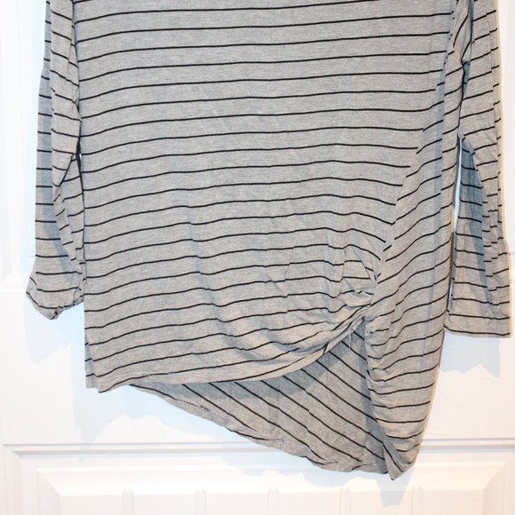 3/$25 🏷 RetroLuxe Striped Shirt Size XS - Picture 3 of 3